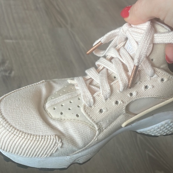 Nike shoes - Picture 8 of 8